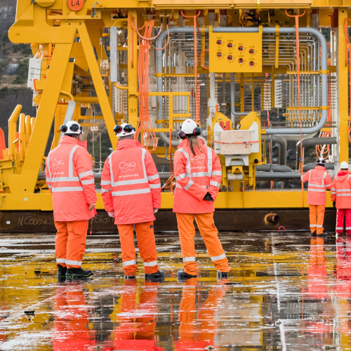 Wintershall workers at oil and gas rig
